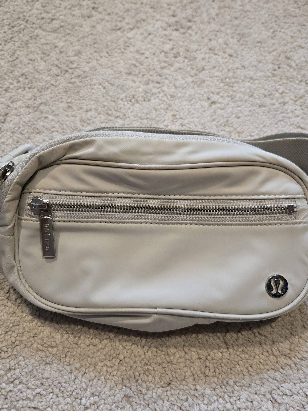 Lululemon Wunderlust Belt Bag 1.8 L Light Grey